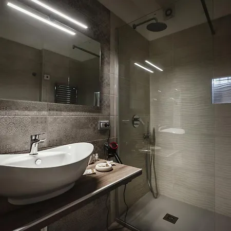 Frühstückspension Zaro 4*